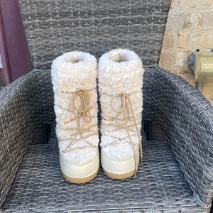 Fuzzy moon boots
